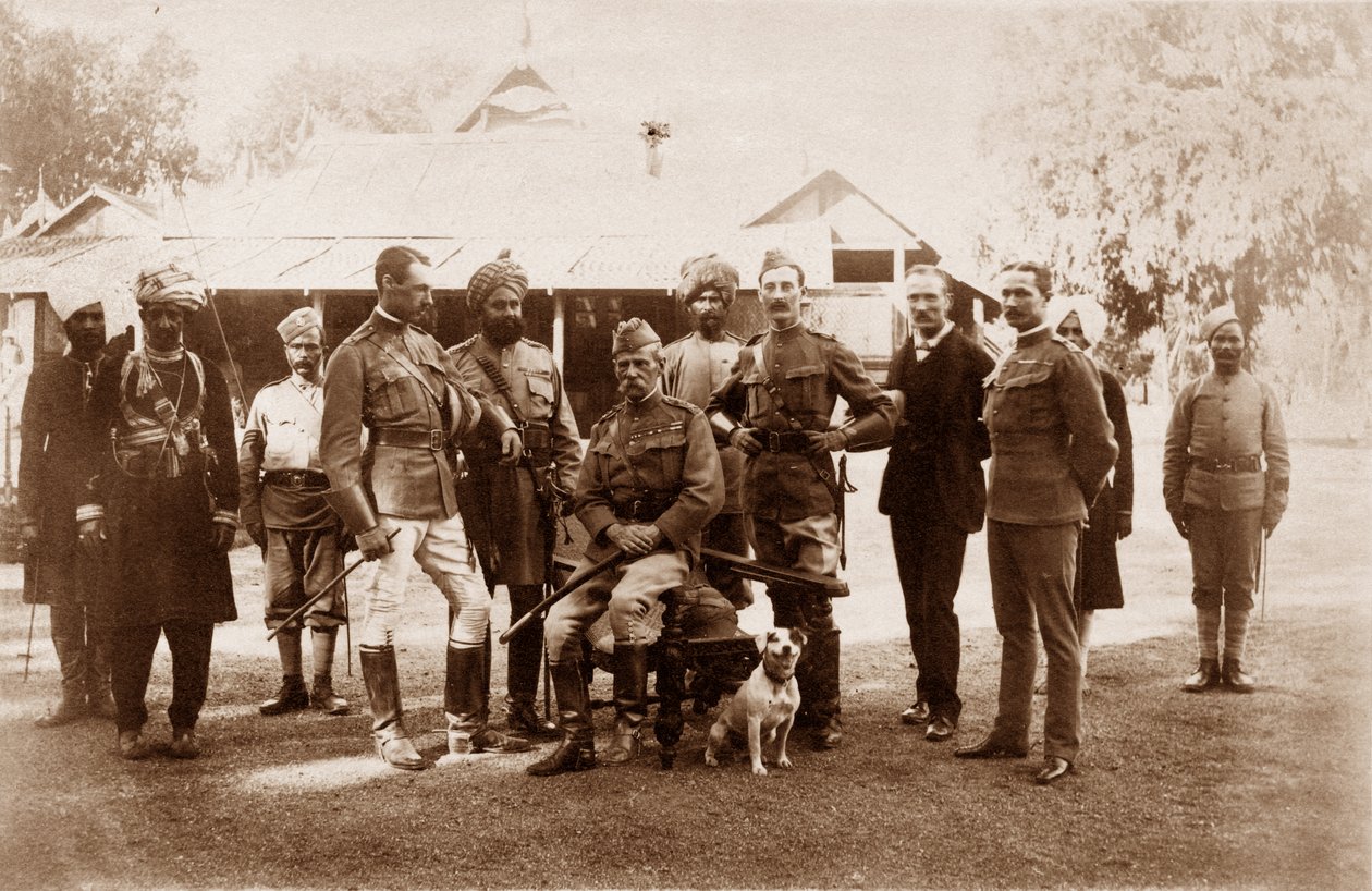 Narrain Sing, Hassan Ali, majuri Hamilton D. Taylor, Ram Singh, Mohamad Khan, HSR Sir Fred, eversti P. Carew, noin 1886. tekijältä English Photographer