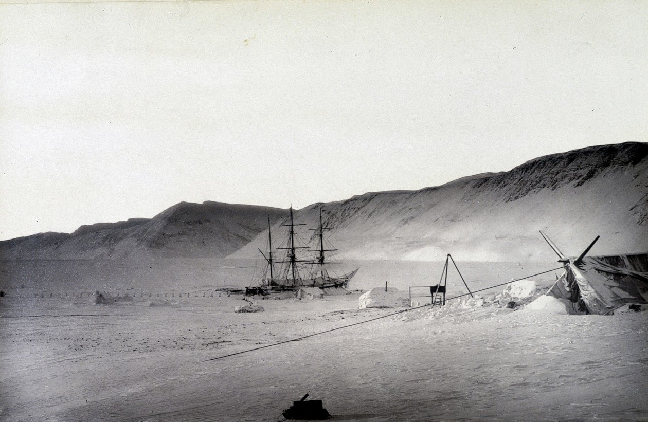 North Pole: Discovery Bay, talvi - "" Kertomus matkasta Napajärvelle vuosina 1875-76", G.S. Nares, toim. Lontoo tekijältä English Photographer