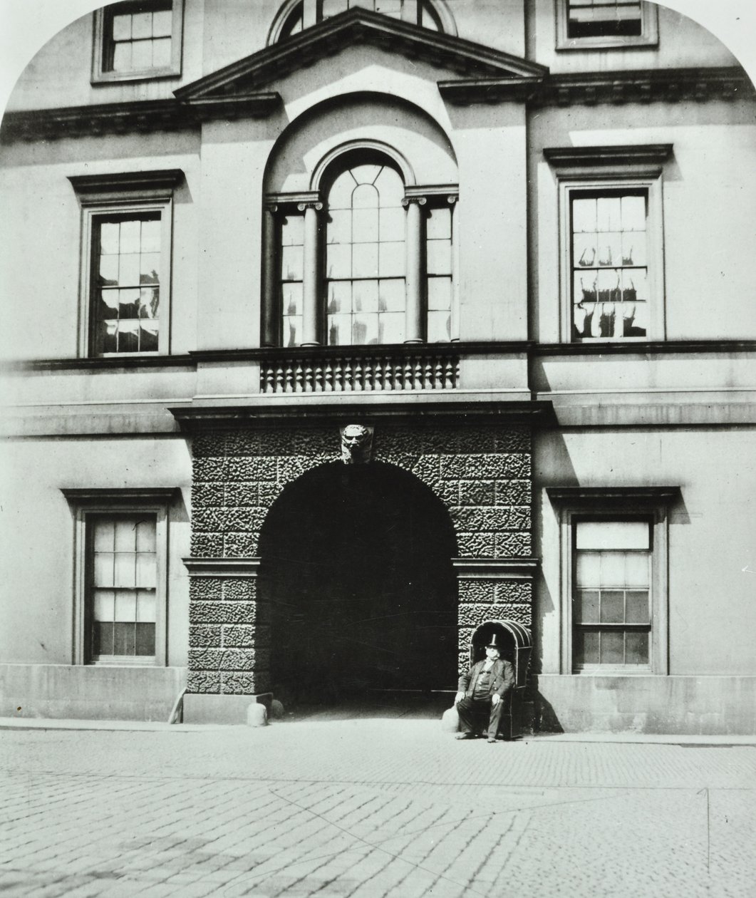 Northumberland House, Charing Cross, Westminster LB: sisäpiha, 1880 tekijältä English Photographer