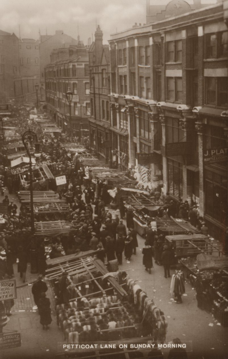 Petticoat Lane, Lontoo, sunnuntaiaamuna (s/w-kuva). tekijältä English Photographer