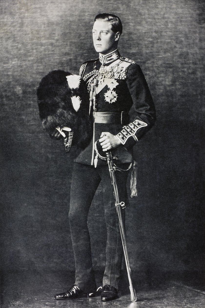 Muotokuva Walesin prinssi Edwardista Walesin kaartin everstin virkapuvussaan tekijältä English Photographer
