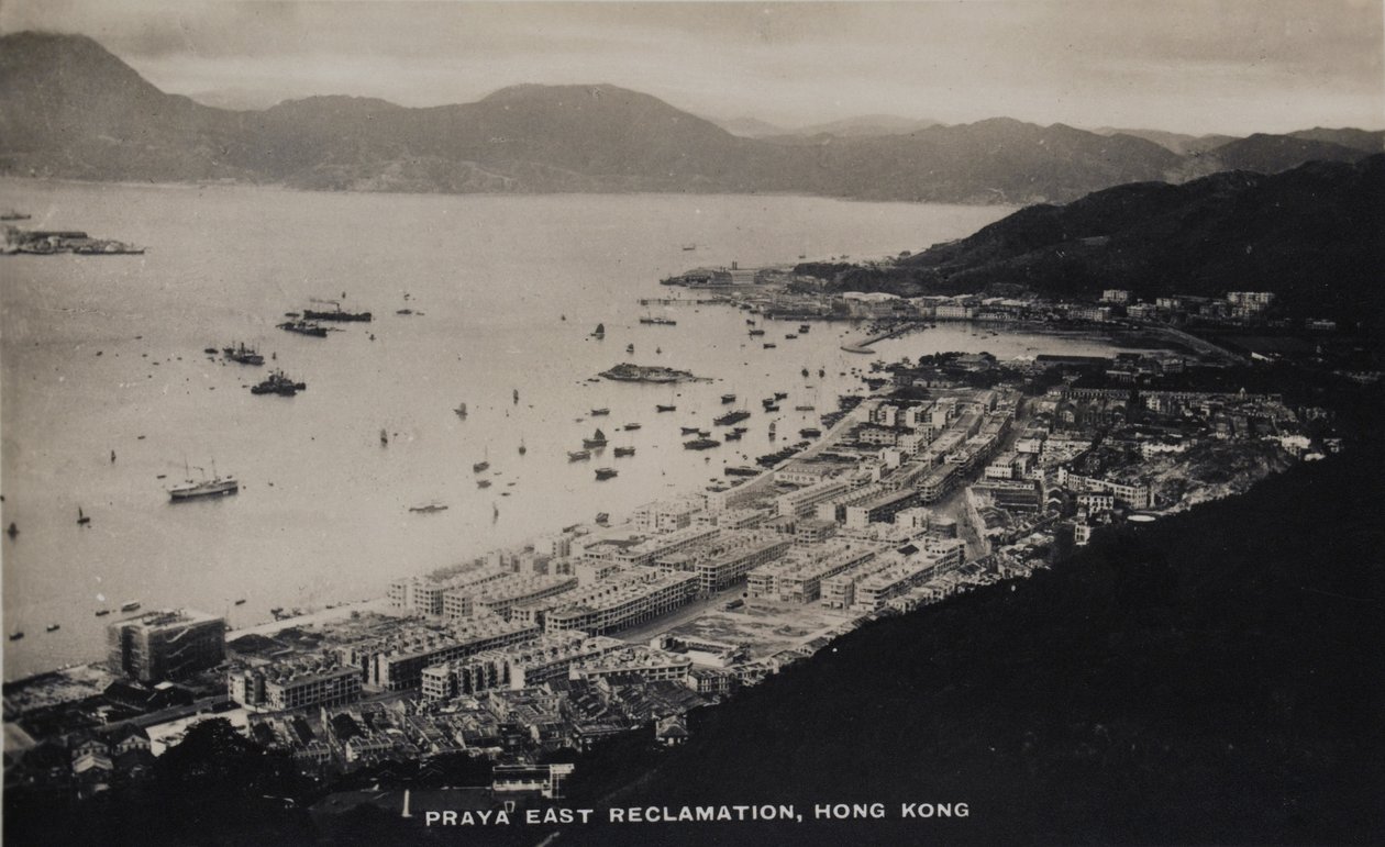 Praya East Reclamation, Hong Kong, sotamies H. Chickin palvelukseen liittyvistä valokuvista, 1940. tekijältä English Photographer