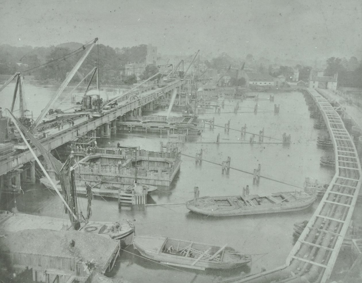 Putney Bridge: uuden sillan perustuksen kaivaminen, 1883 tekijältä English Photographer