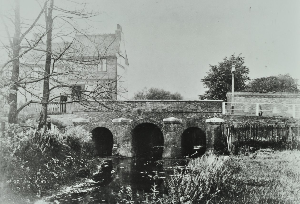 Roe Bridge, Mitcham Lane, 1897 tekijältä English Photographer