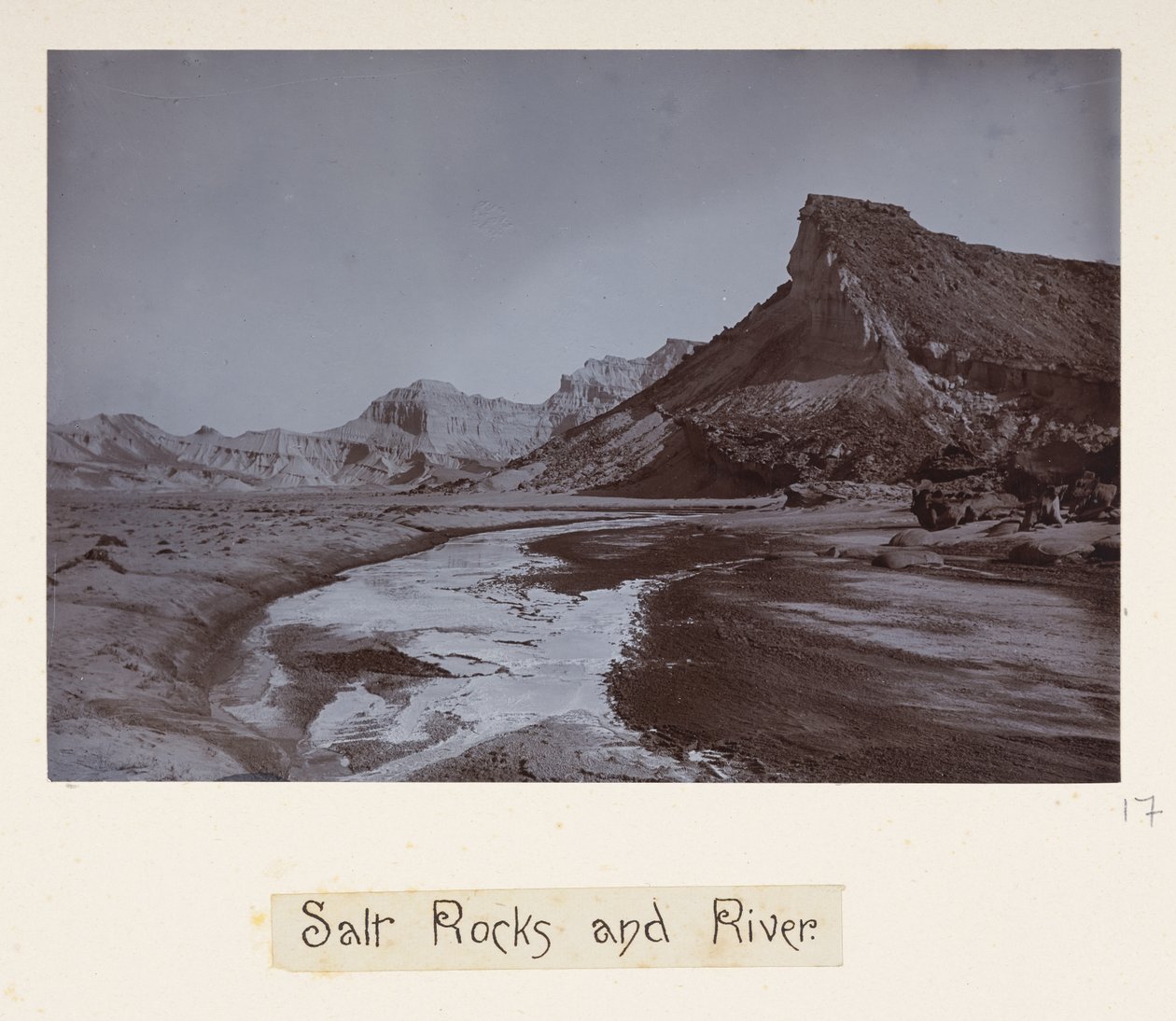 Salt Rocks and River, julkaisusta "Photographs of Lord Curzonin kiertue Persianlahdella, marraskuu tekijältä English Photographer