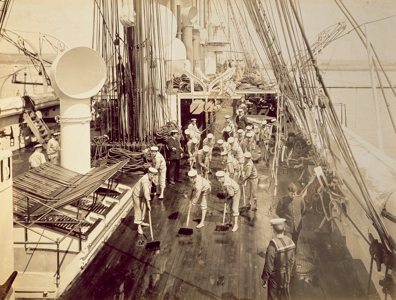 HMS Calliopen kannen pesu tekijältä English Photographer