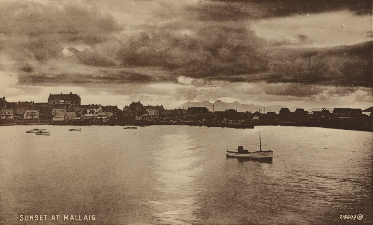 Auringonlasku Mallaigissa, Skotlanti (s/w-kuva) tekijältä English Photographer