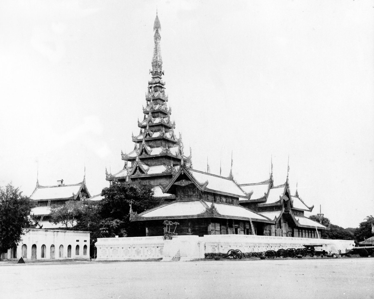 Suuri yleisösali Kings Palacessa Mandalayssa, noin 1890 tekijältä English Photographer