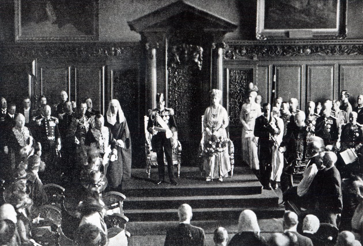 Kuningas vetoaa rauhan puolesta Irlannin kansalle kaupungintalossa, kuvitus kirjasta "The Queen", 2. heinäkuuta 1921 tekijältä English Photographer