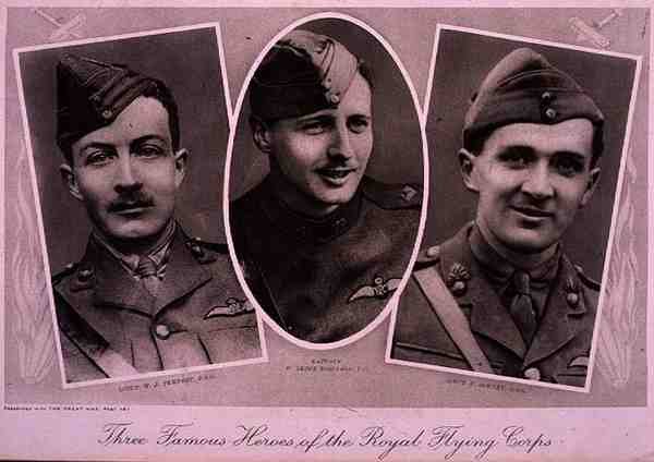 Kolme kuuluisaa Royal Flying Corpsin sankaria elokuvalle The Great War, n. 1917 (syväpaino) tekijältä English Photographer