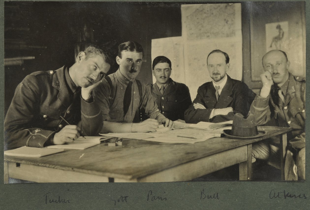 Tucker, Golt, Paris, Bull, Atkins, n. 1916 tekijältä English Photographer