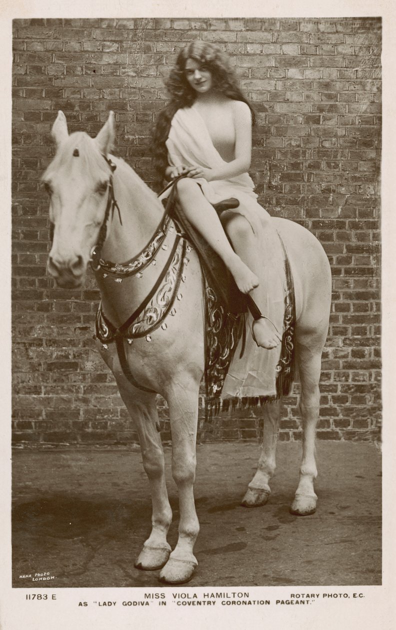 Viola Hamilton Lady Godivana Coventryn kruunajaisnäytöksessä (s/w-kuva). tekijältä English Photographer