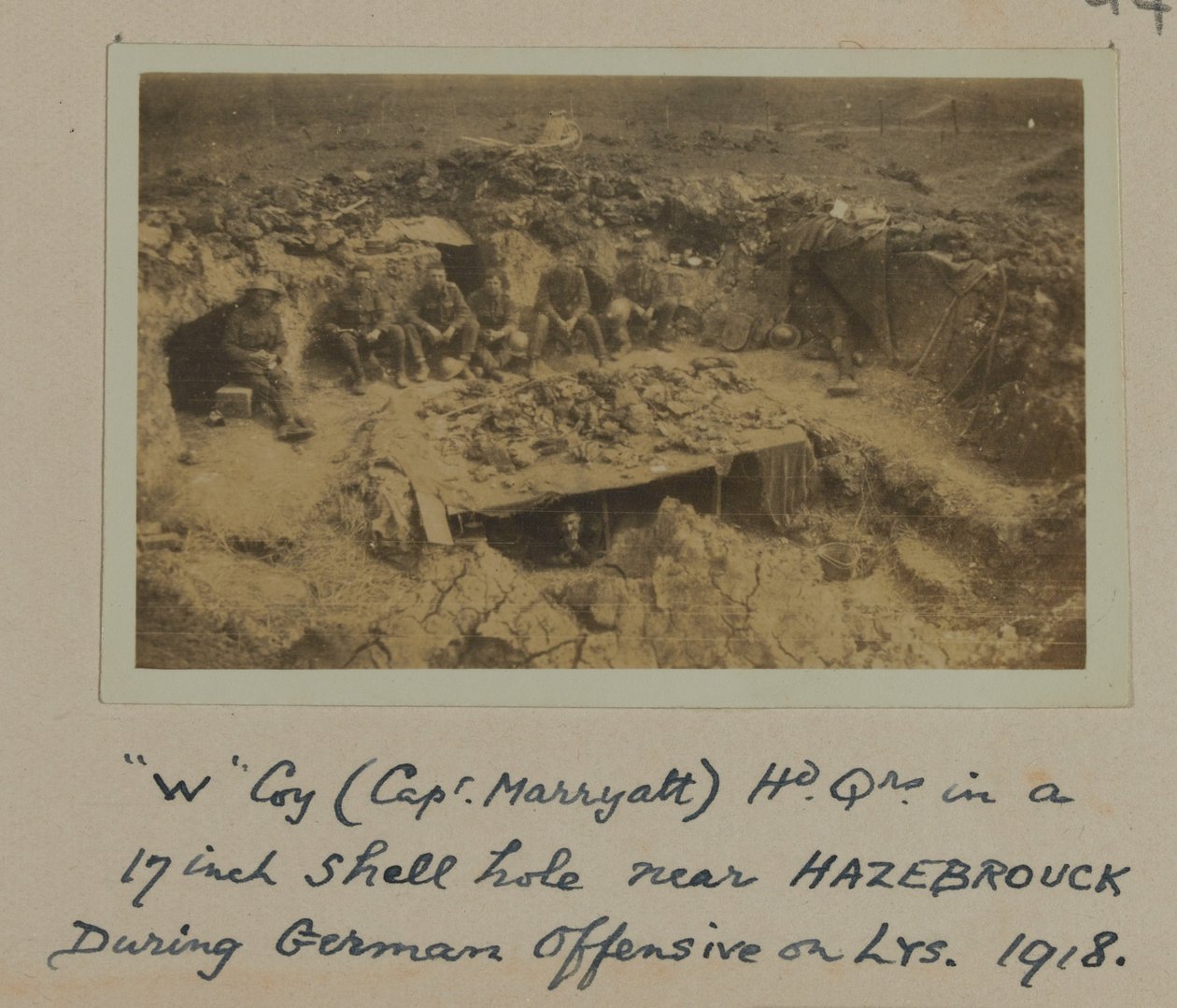 "W" Coy (kapteeni Marryatt) HD Qrs 17 tuuman kuorireiässä lähellä HAZEBROUCKia Saksan hyökkäyksen aikana LYS:llä, 1918 tekijältä English Photographer
