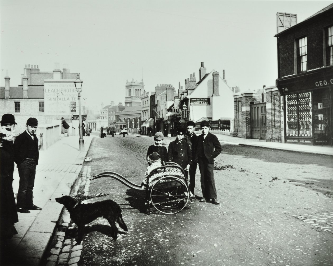 Wandsworth High Street: katsot länteen, 1890 tekijältä English Photographer