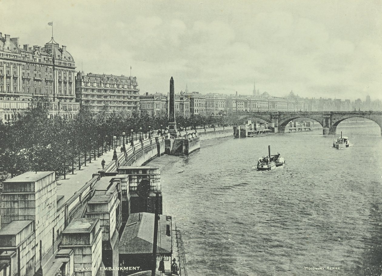 Waterloo Bridge, Victoria Embankment, Westminster LB: katsot pohjoiseen Hungerford Bridgeltä, 1895 tekijältä English Photographer