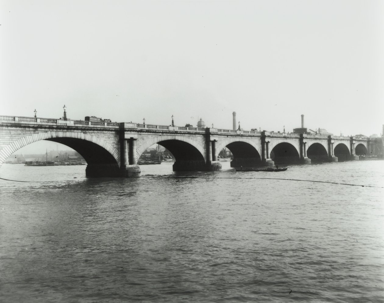 Waterloon silta: näkymä pohjoisrannalta, 1895 tekijältä English Photographer