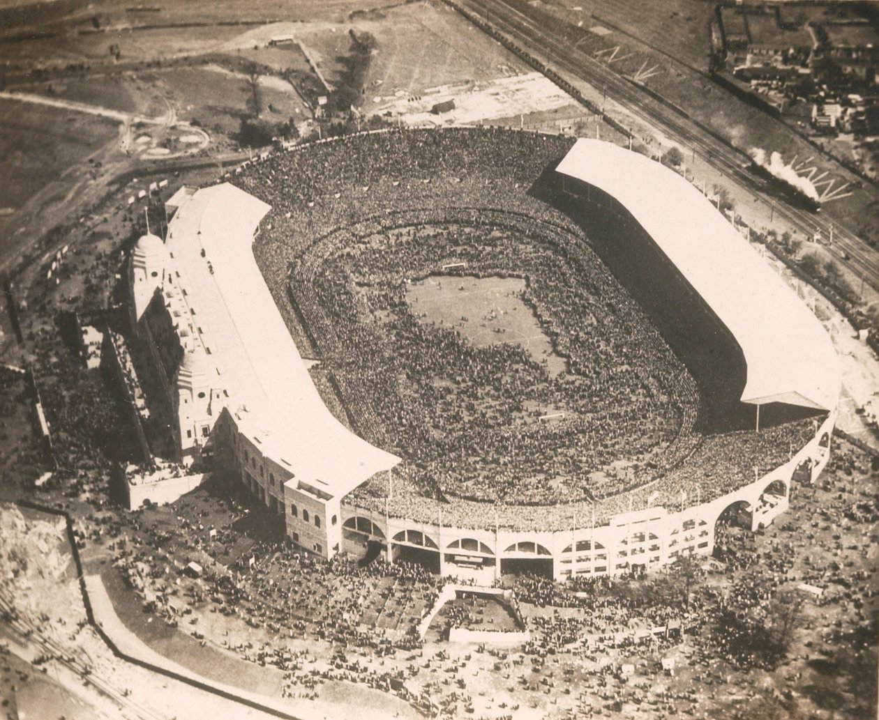 West Ham United vs. Bolton Wanderers, ensimmäinen jalkapallo-ottelu, joka pelataan uudella Wembley Stadiumilla vuonna 1923 tekijältä English Photographer
