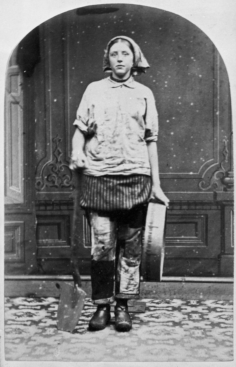 Wigan pit girl (bw kuva) tekijältä English Photographer