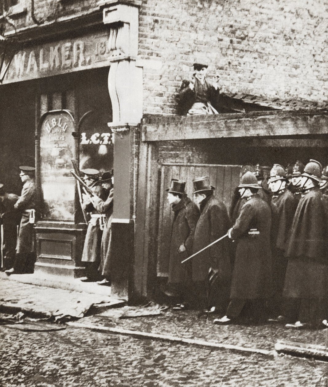 Winston Churchill Sydneyn kadun piirityksessä, Lontoo 1911 (s/w-kuva). tekijältä English Photographer