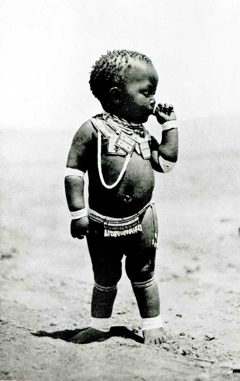 Zulu tyttö imee ensimmäinen sormi tekijältä English Photographer