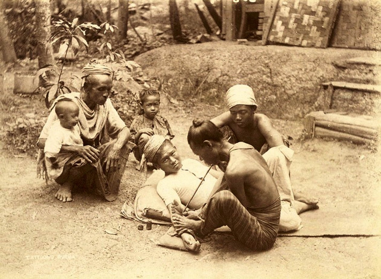Tatuoitu shan-mies, 1890 (seepiakuva) tekijältä English School