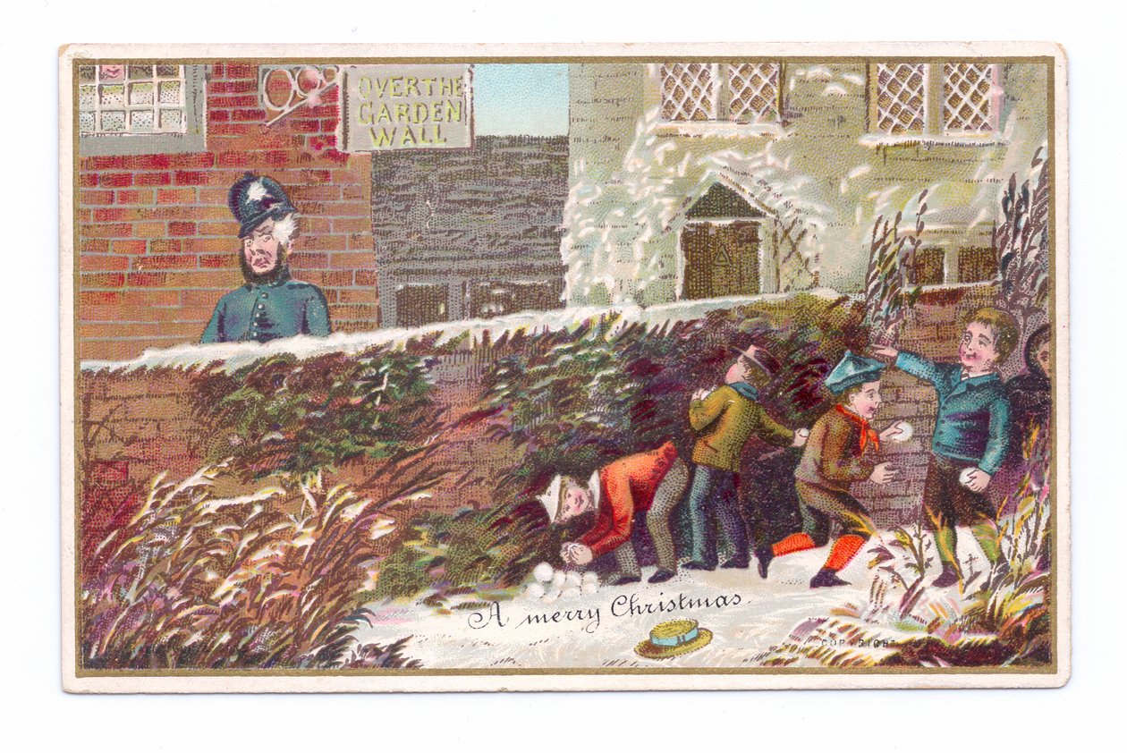 Viktoriaaninen joulukortti, jossa pojat piiloutuvat tiiliseinän taakse heittämässä lumipalloa poliisia kohti, n. 1880 (värilitho) tekijältä English School