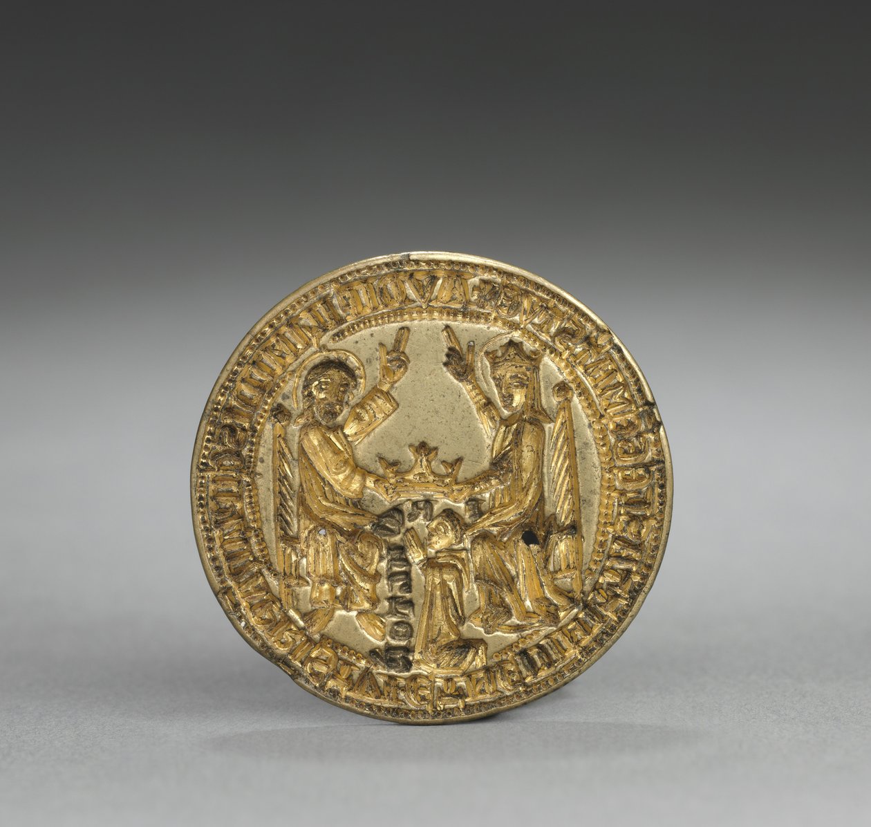Mantelin muotoinen sinetti: Neitsyen kruunaus polvistuvan munkin kanssa, 1300-1400 tekijältä English School