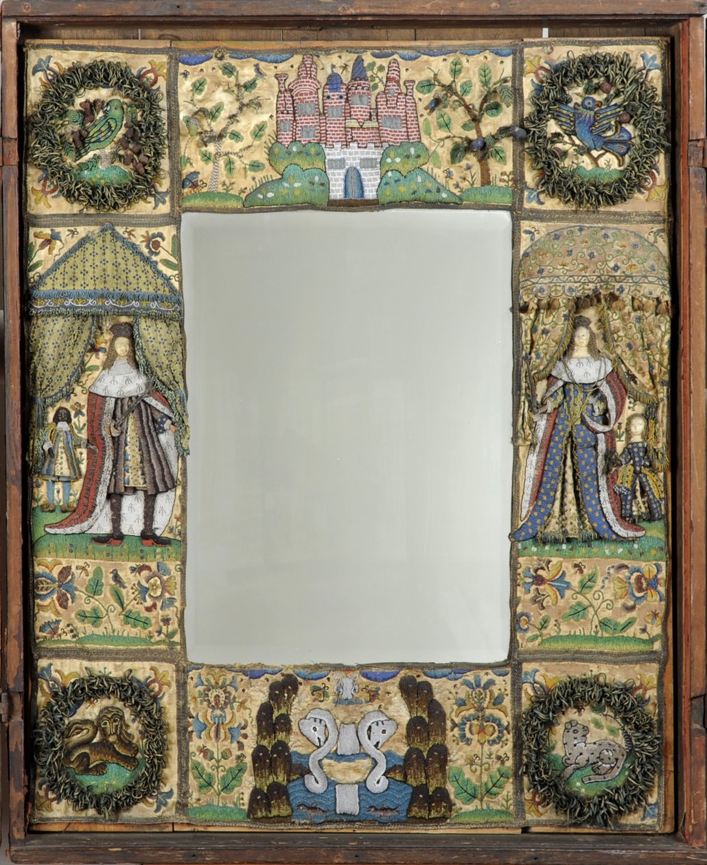 Helmityöpeili, c. 1672-79 (silkki-, metalli- ja nahkalangat, joissa lasihelmiä ja kiiltoja silkkisatiinihiottuna tammiverhoiltuna) tekijältä English School