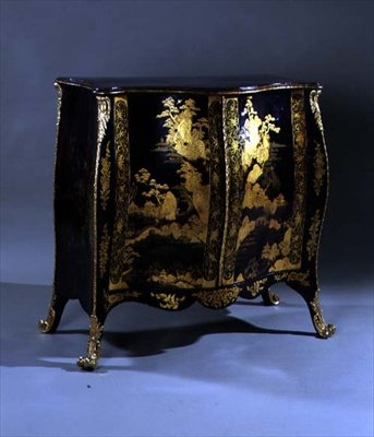 Bombe lipasto, 1700-luvun puoliväli (musta lakka) tekijältä English School