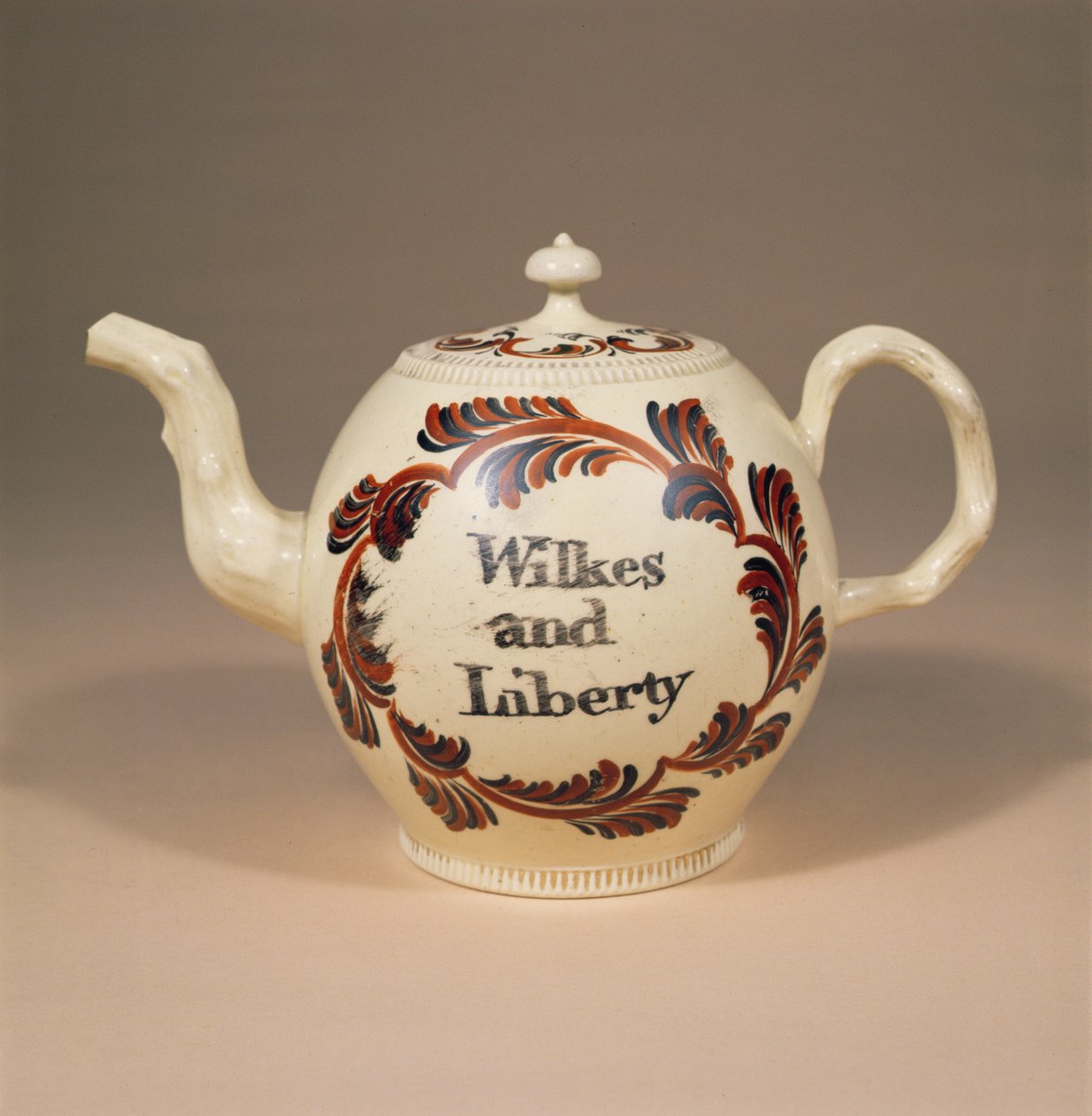 Creamware teekannu, Cockpit Hill, Derby, n. 1763 (keraaminen) tekijältä English School