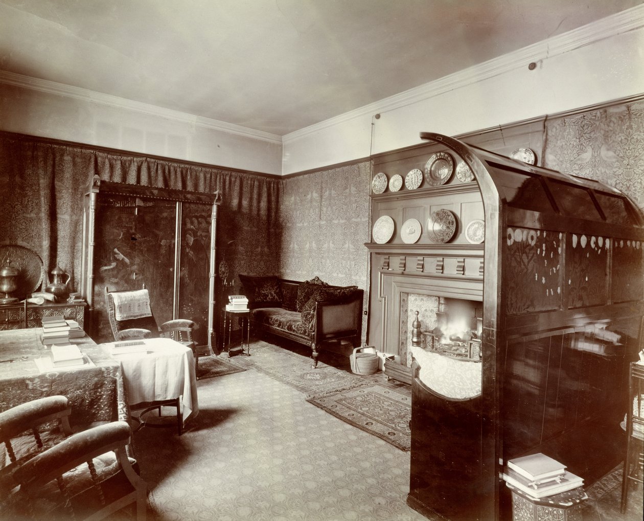 Sali, Kelmscott House, Lontoo, 1896 tekijältä English School