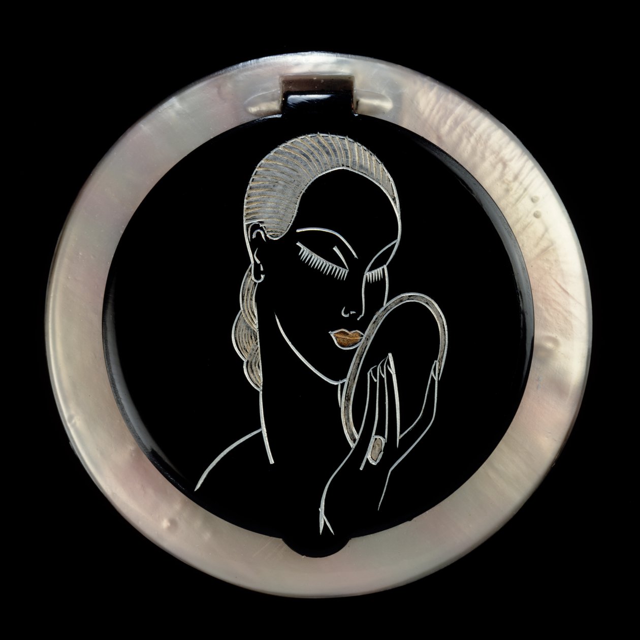 Elegance Powder Compact, 1920-30 (käsin kaiverrettu bakeliitti) tekijältä English School
