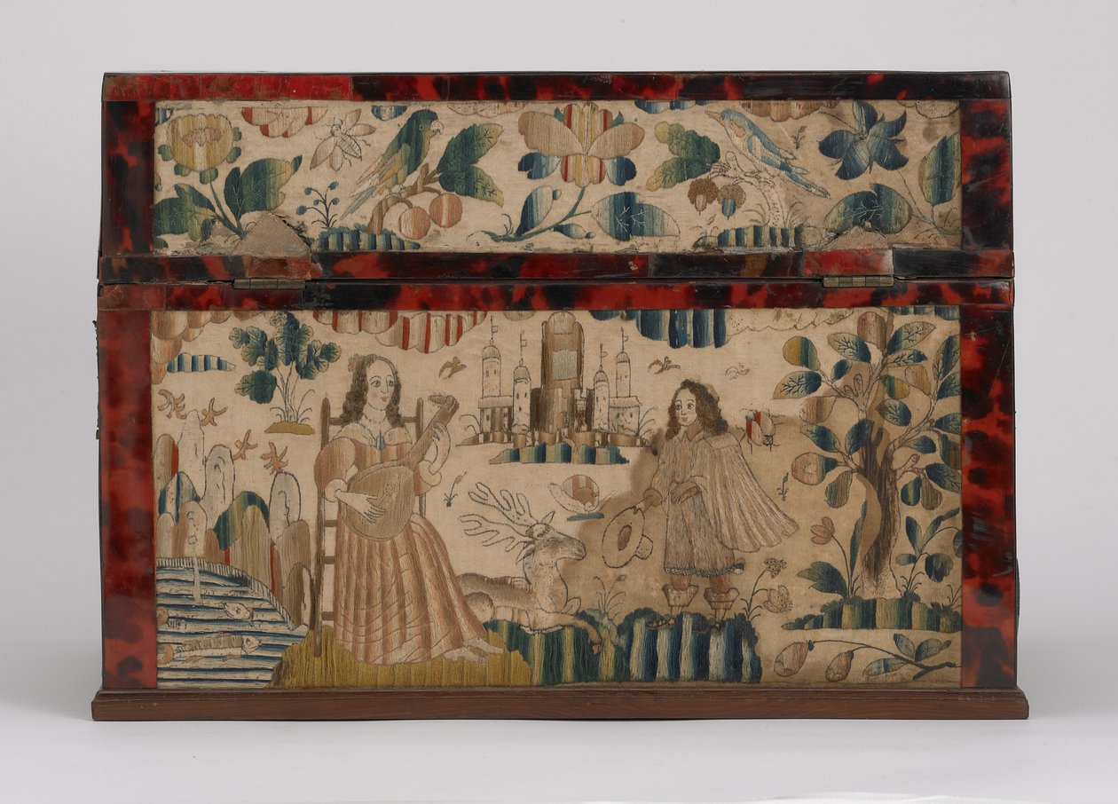 Brodeerattu arkku, n. 1660 (silkki, kangas, puu, kilpikonnankuori ja hopeakiinnikkeet) tekijältä English School