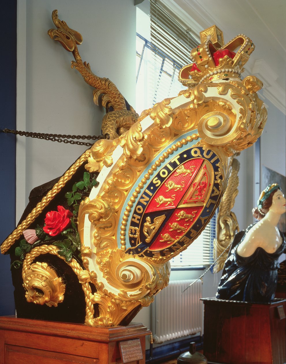HMY Victoria and Albert II:n kuvapää (maalattu puu) tekijältä English School