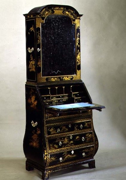 Japanilainen Queen Anne -toimistokirjahylly pommisivuilla, 1700-luvun alku tekijältä English School