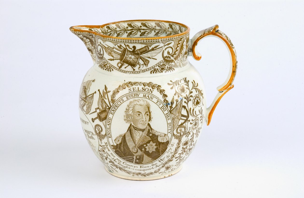 Kannu siirtokuvioineen Horatio Nelsonin (1758-1805) n. 1805 taisteluiden ja kunnianosoitusten muistoksi (keramiikka) tekijältä English School