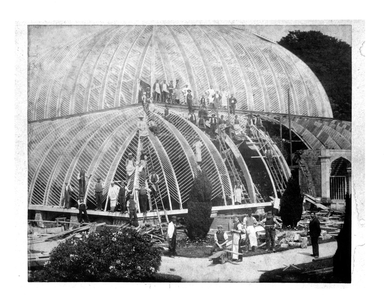 Suuren konservatorion korjaustyöt Chatsworthissa, Derbyshiressä 1800-luvun lopulla tekijältä English School