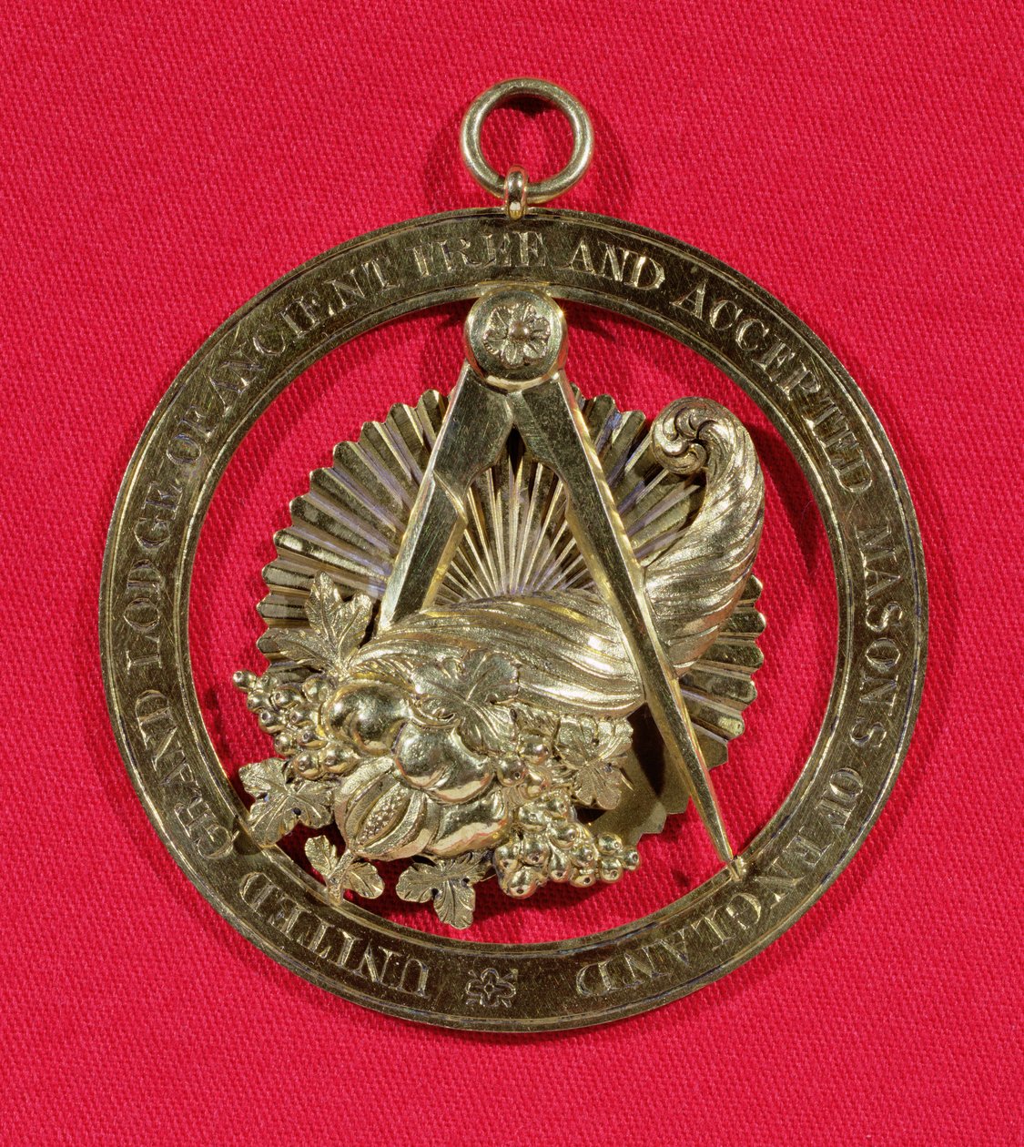 Vapaamuurarien merkki tai jalokivi, jota Grand Stewards Lodgen jäsenet pitivät vuoden 1841 jälkeen, 1800-luvun puolivälin jälkeen (hopeaa kullattua ja kultaa) tekijältä English School