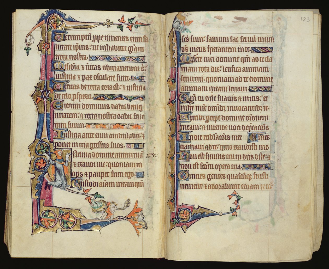 Ms 1-2005, ff.122v-123r: Groteski marginaalikoristelu Macclesfield Psalterista, Use of Sarum, East Anglia, n. 1330 tekijältä English School
