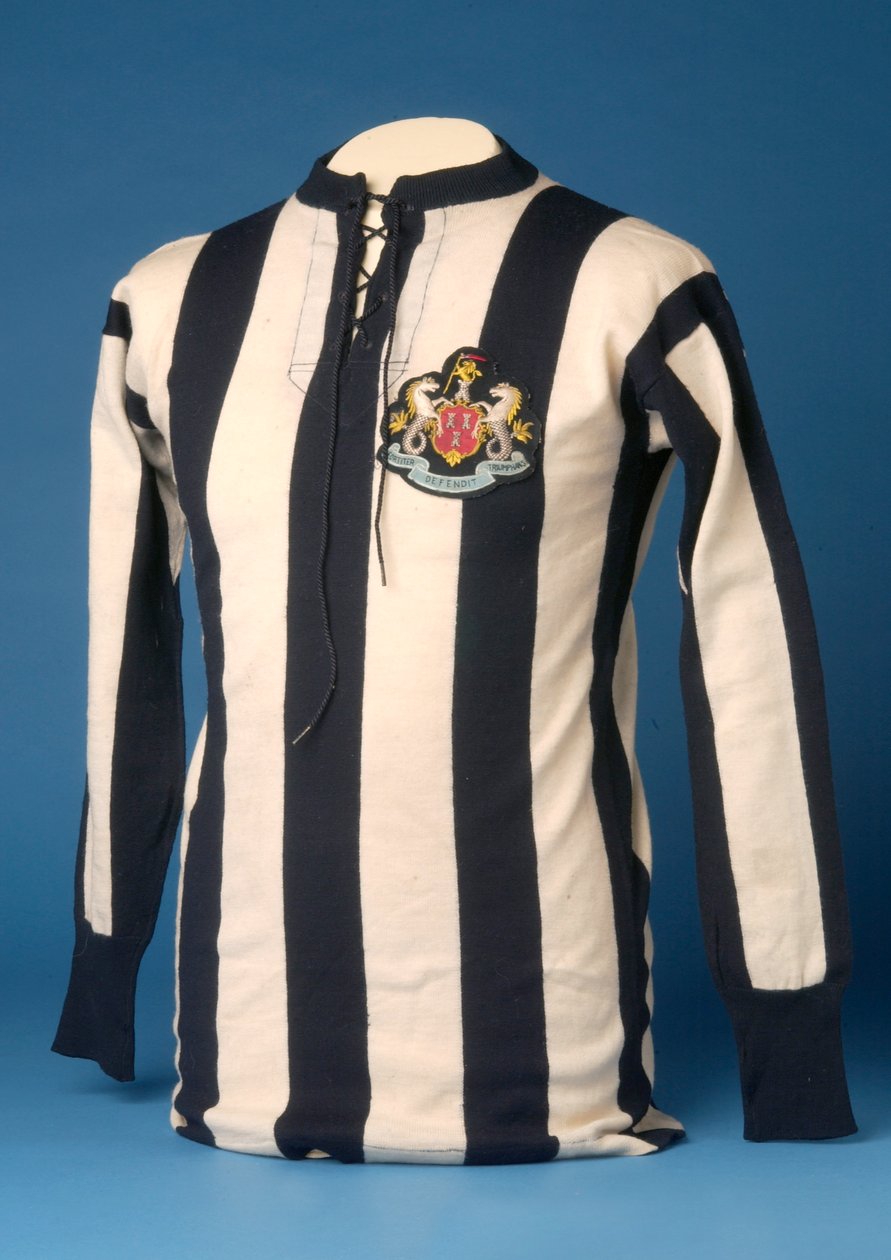 Newcastle United -paita vuoden 1911 FA World Cup -finaalista, 1911 (puuvilla) tekijältä English School