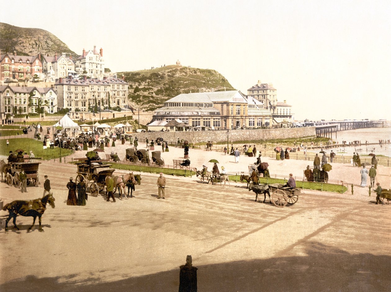 Rannalla, Llandudno (käsin värjätty valokuva) tekijältä English School