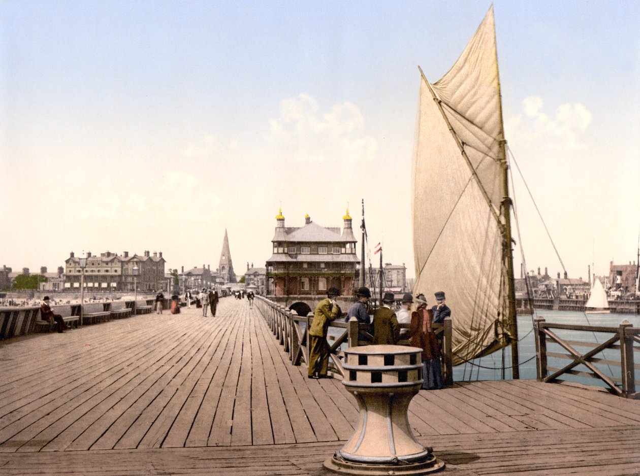 Pier Pavilion, Lowestoft (käsinvärinen valokuva) tekijältä English School