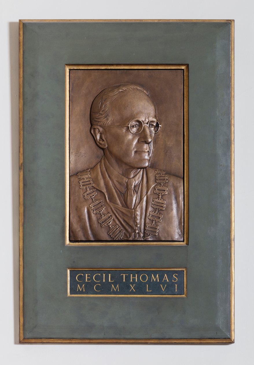 Plakki, jossa on kuvanveistäjä ja mitallist Cecil Thomas, 1946 tekijältä English School