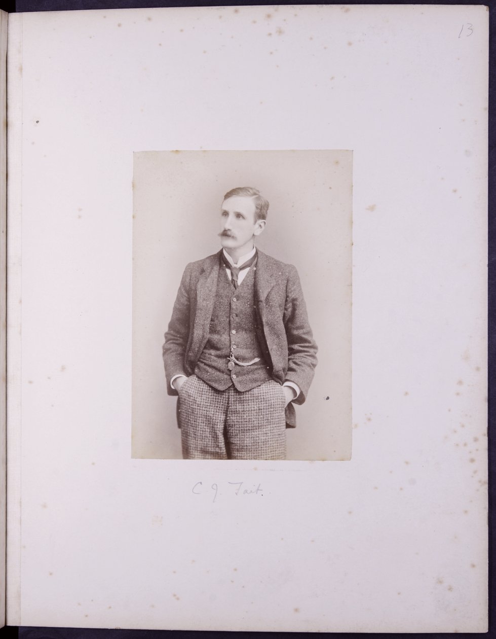 CJ Taitin muotokuva, noin 1900 (s/w valokuva). tekijältä English School