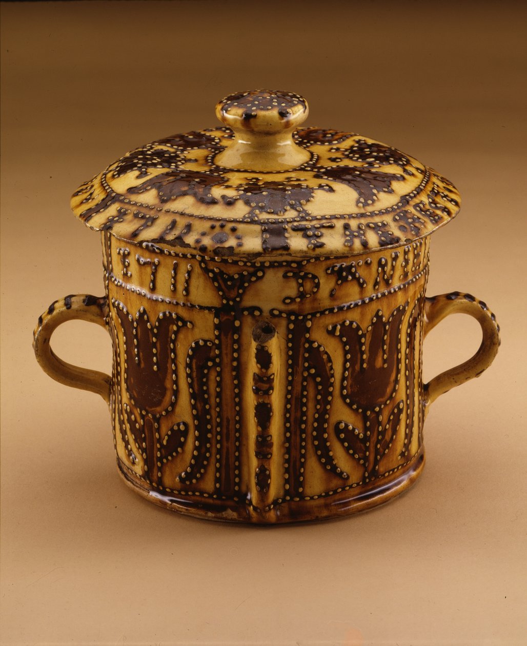 Kannen kattila, 1711 (slipware) tekijältä English School