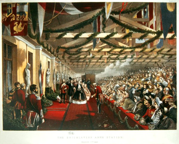 Tanskan prinsessa Alexandra saapuu Lontooseen 7. maaliskuuta 1863 The Bricklayers Arms Stationille tulevan aviomiehensä Walesin prinssin kanssa. 1863 (väri litho) tekijältä English School