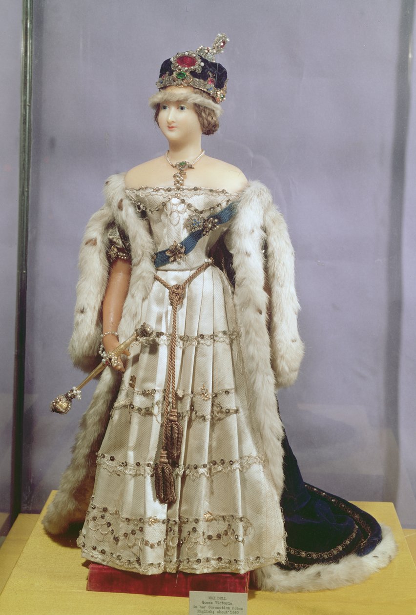 Kuningatar Victoria (1819-1901) nukke, joka on pukeutunut kruunausvaatteihinsa, n. 1840 (vaha) tekijältä English School