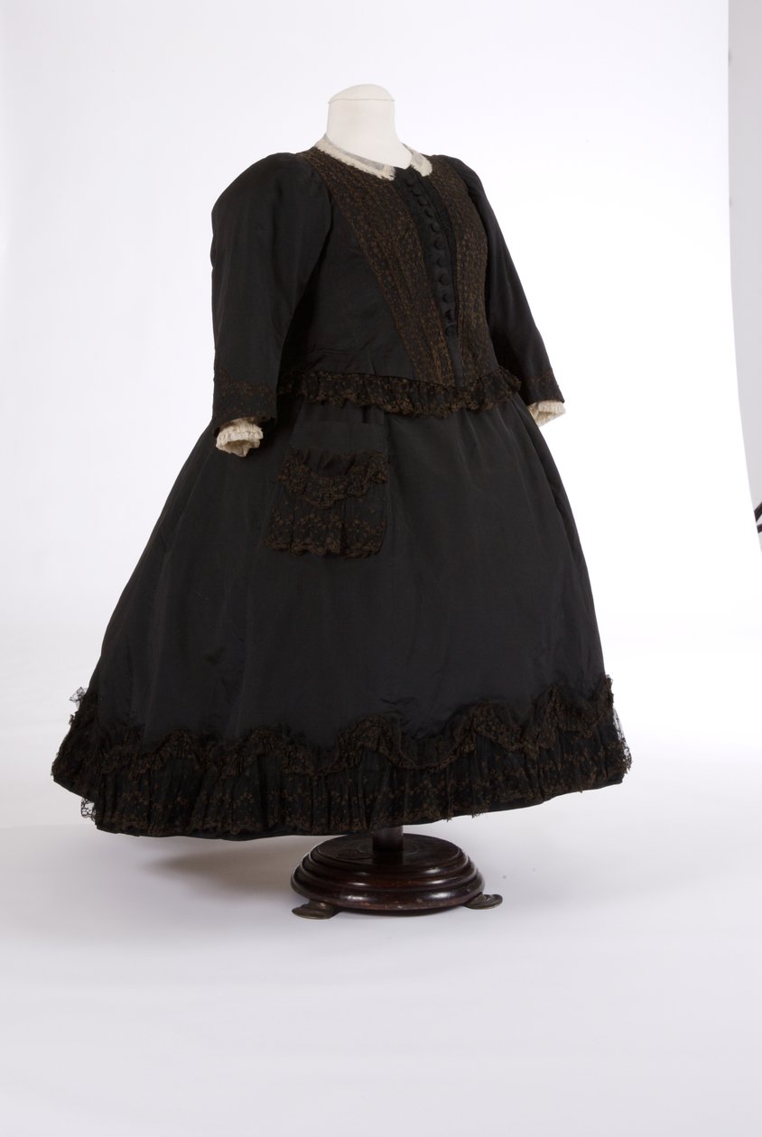 Queen Victorias -mekko, 1890 (silkki ja verkko) tekijältä English School