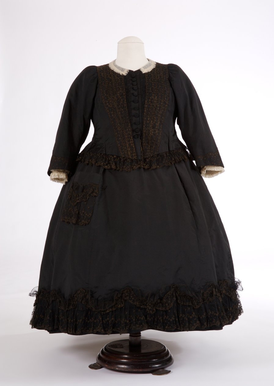 Queen Victorias -mekko, 1890 (silkki ja verkko) tekijältä English School
