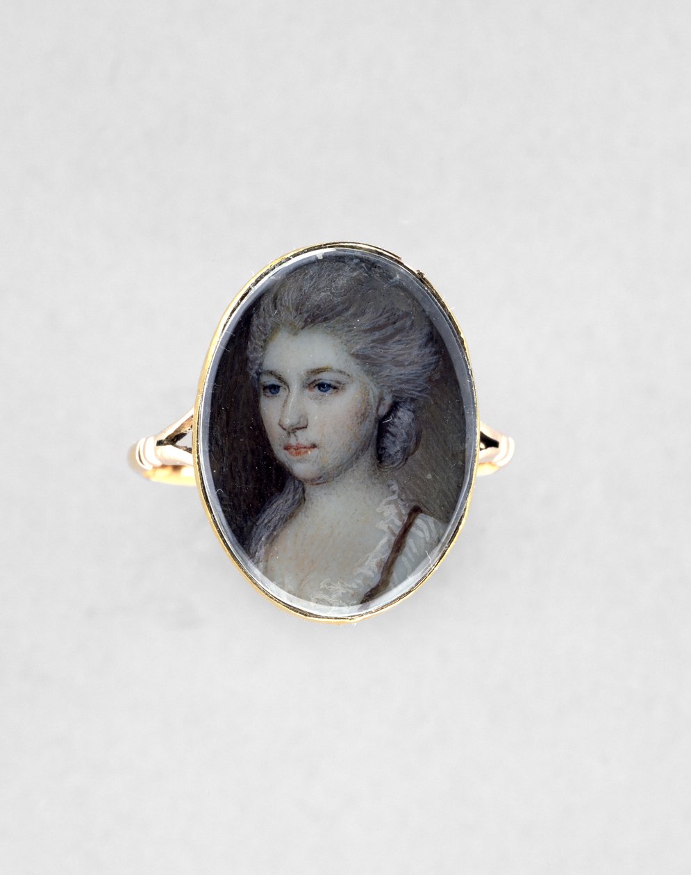 Sormus naisen muotokuvalla, n. 1780-1790 (akvarelli norsunluussa tekijältä English School